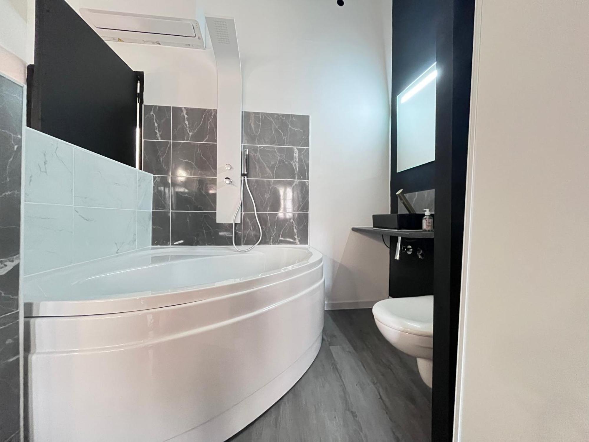 Charmant Studio Baignoire Narbonne Eksteriør billede